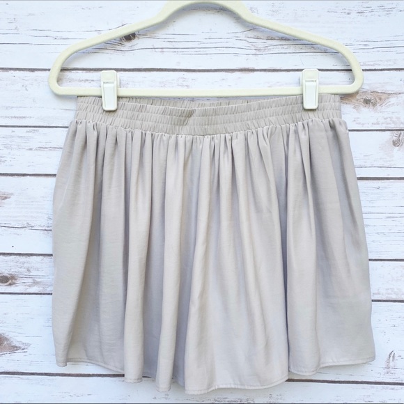 SOLD! BCBGMaxAzria Sheena Play Shorts Light Stone - Picture 4 of 8